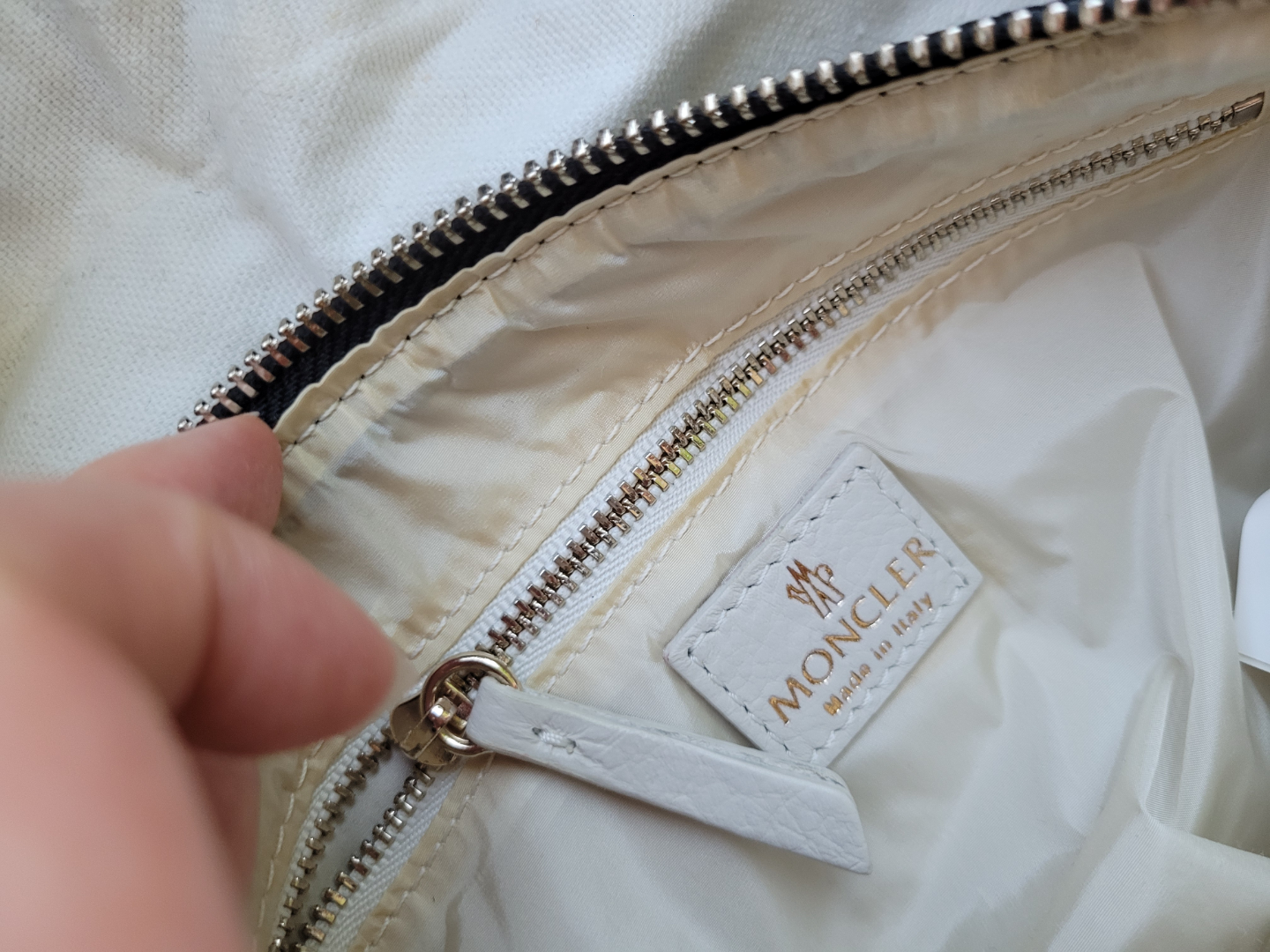 Moncler Black Quilted Pouch - photo 4
