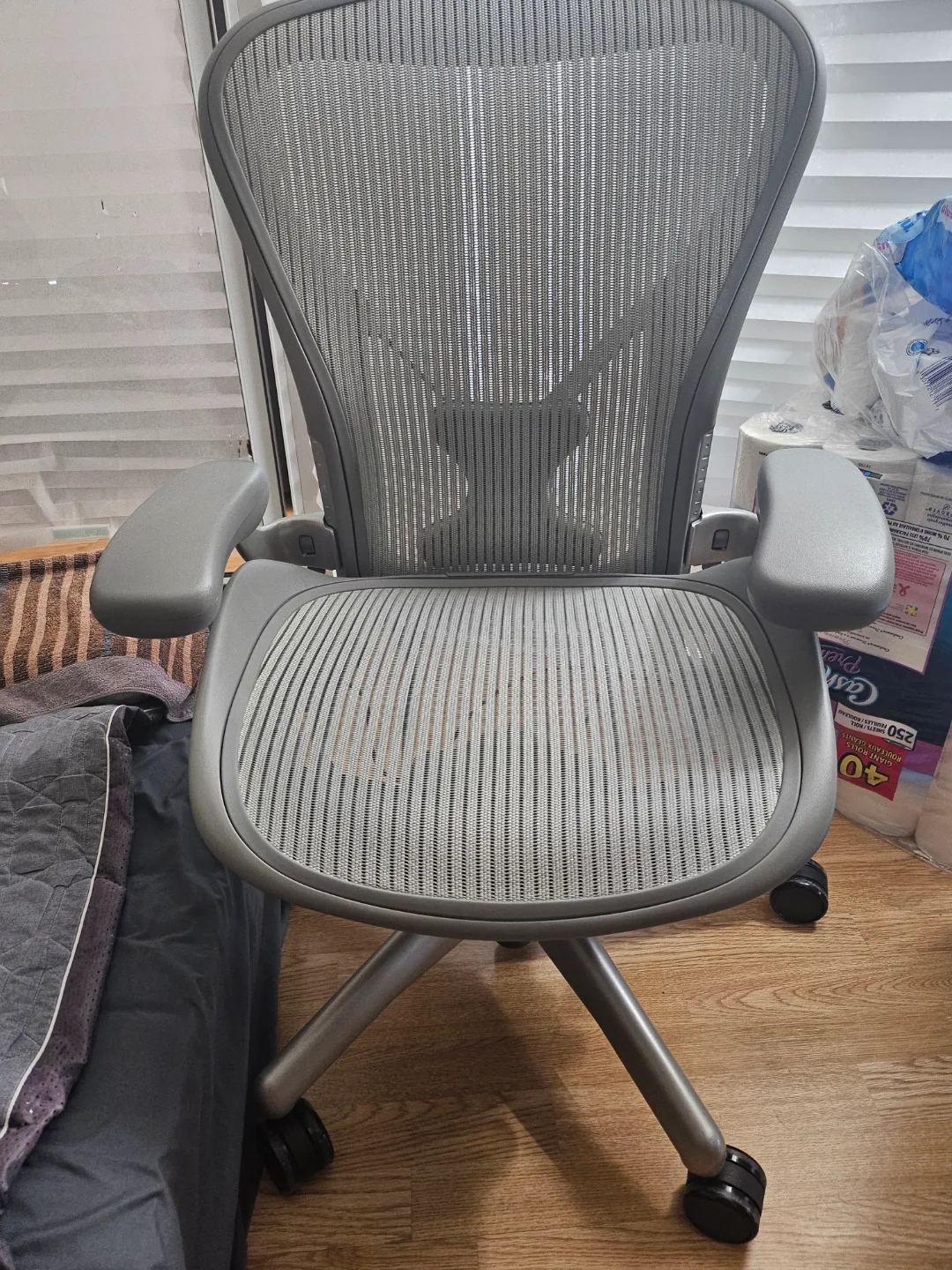 Herman Miller Aeron Chair - Graphite, size B thumbnail