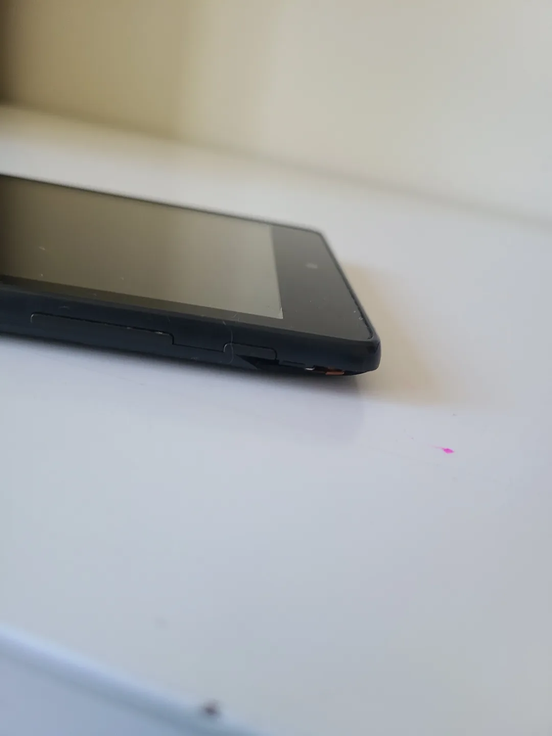 Alcatel 9015B 8GB Android Tablet Working – Cracked Back Corner image indicator(9)