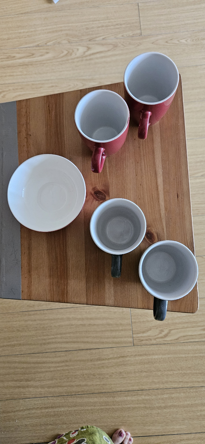 Set of four mugs and a bowl - photo 2