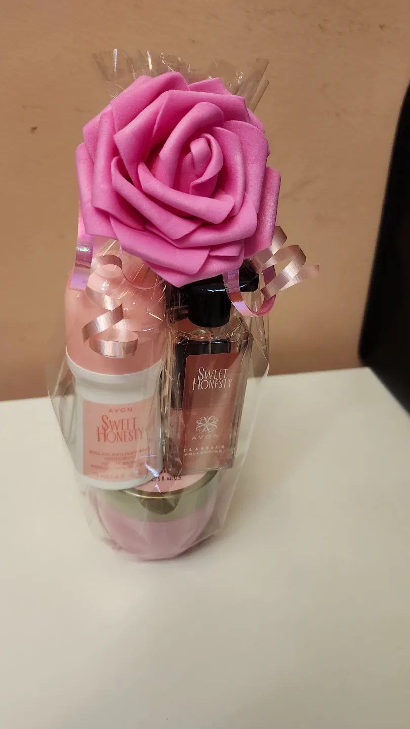 Sweet Honesty Fragrance Gift Set image indicator(3)