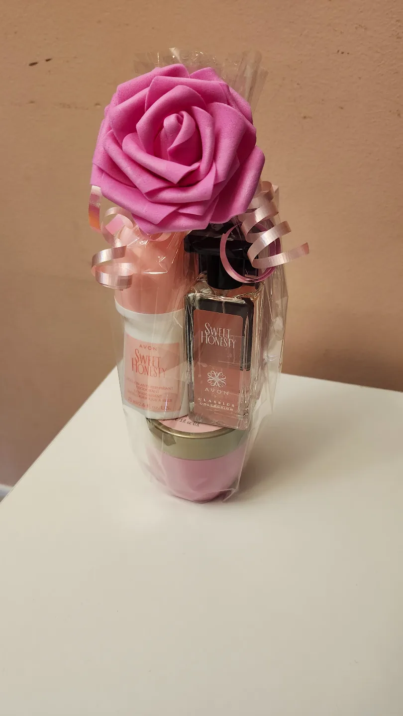Sweet Honesty Fragrance Gift Set image indicator(4)