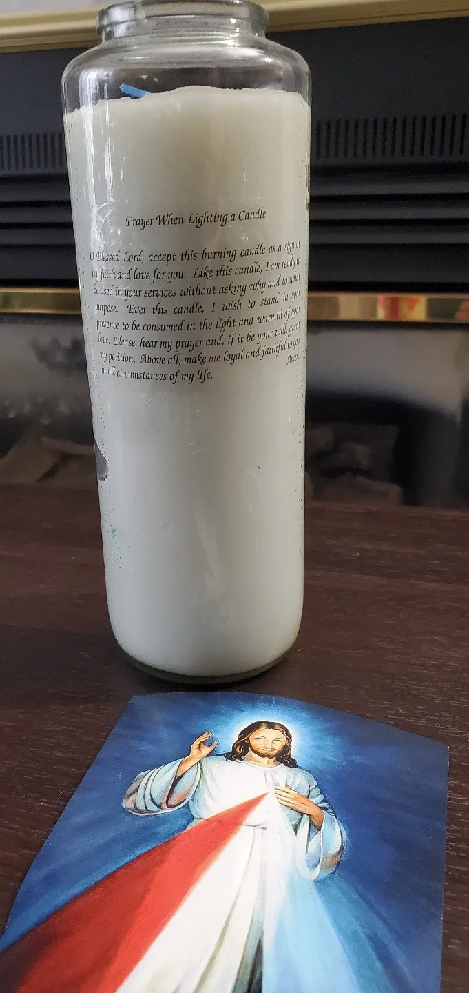 Prayer Candle with Divine Mercy Image image indicator(2)