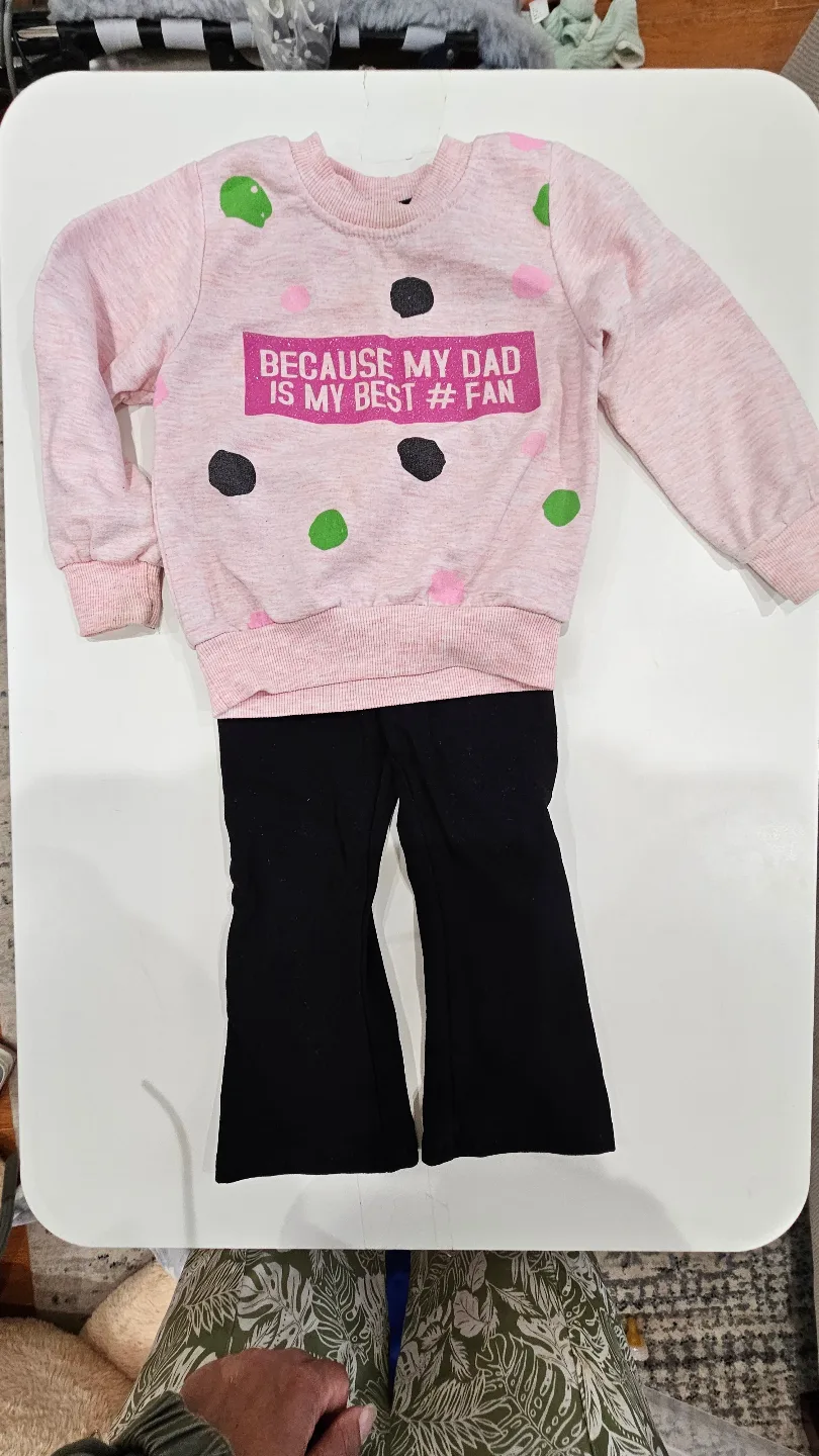 Sweatshirt and Black Pants Outfit #freecycle 🥕 image indicator(2)