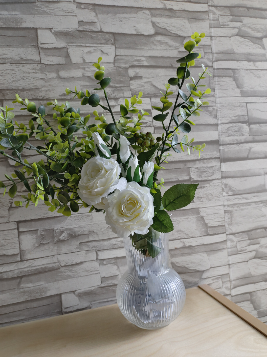 Glass Vase (get FREE artificial flowers)