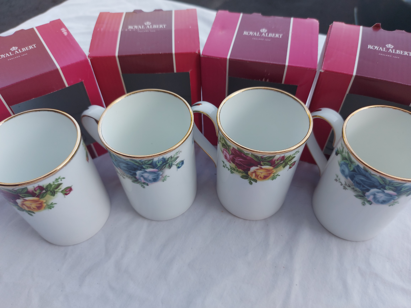 Royal Albert Country Roses by Royal Doulton - photo 2