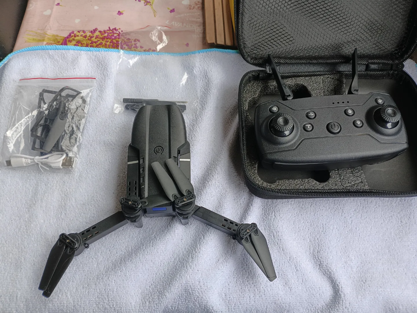 Foldable Drone with Remote Control and Accessories image indicator(8)