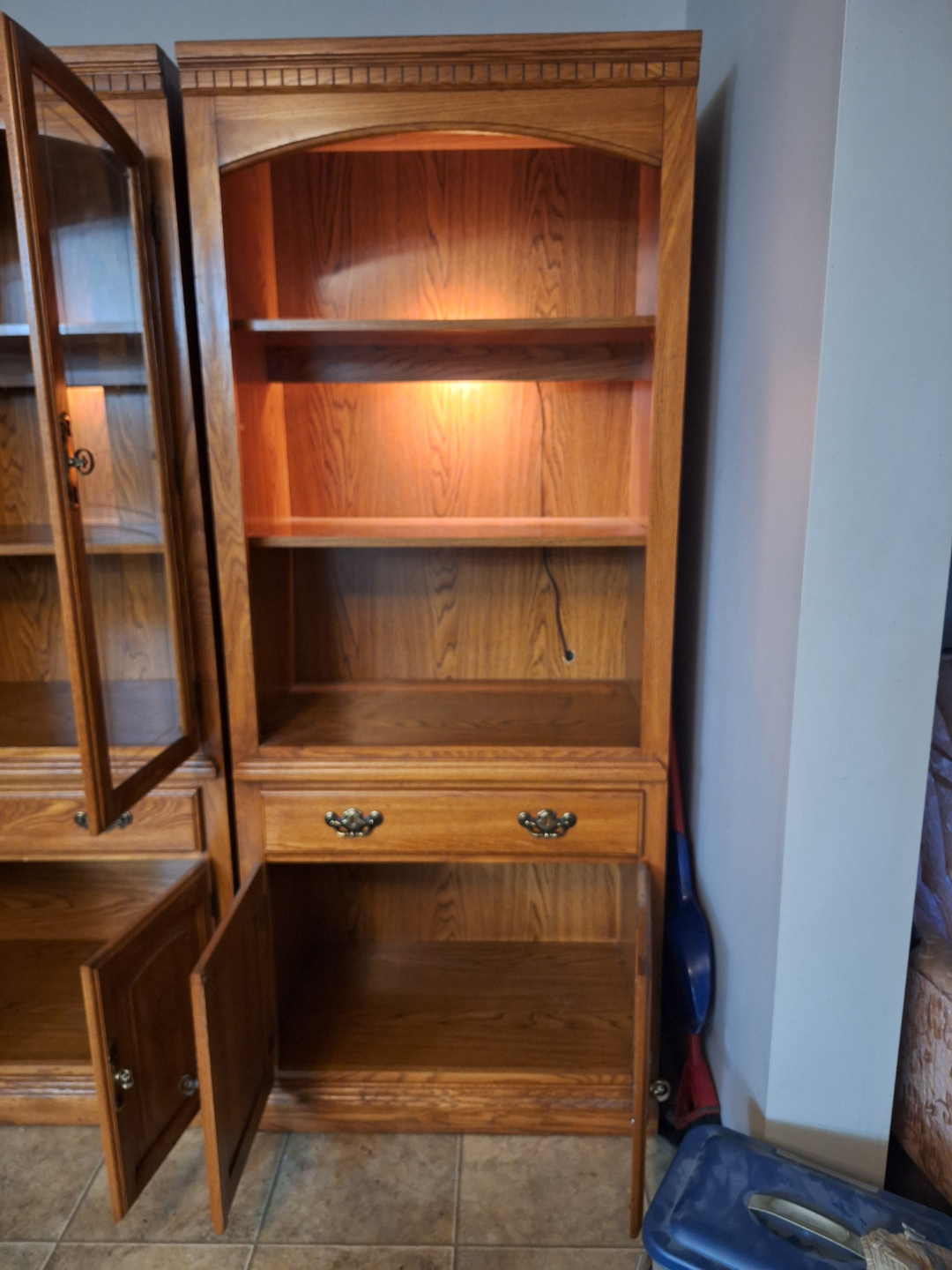 Three-Piece Oak Wood Hutch/Cabinet Set - photo 4