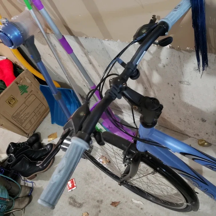 Used ladies' GT Eclipse hybrid bike image indicator(4)