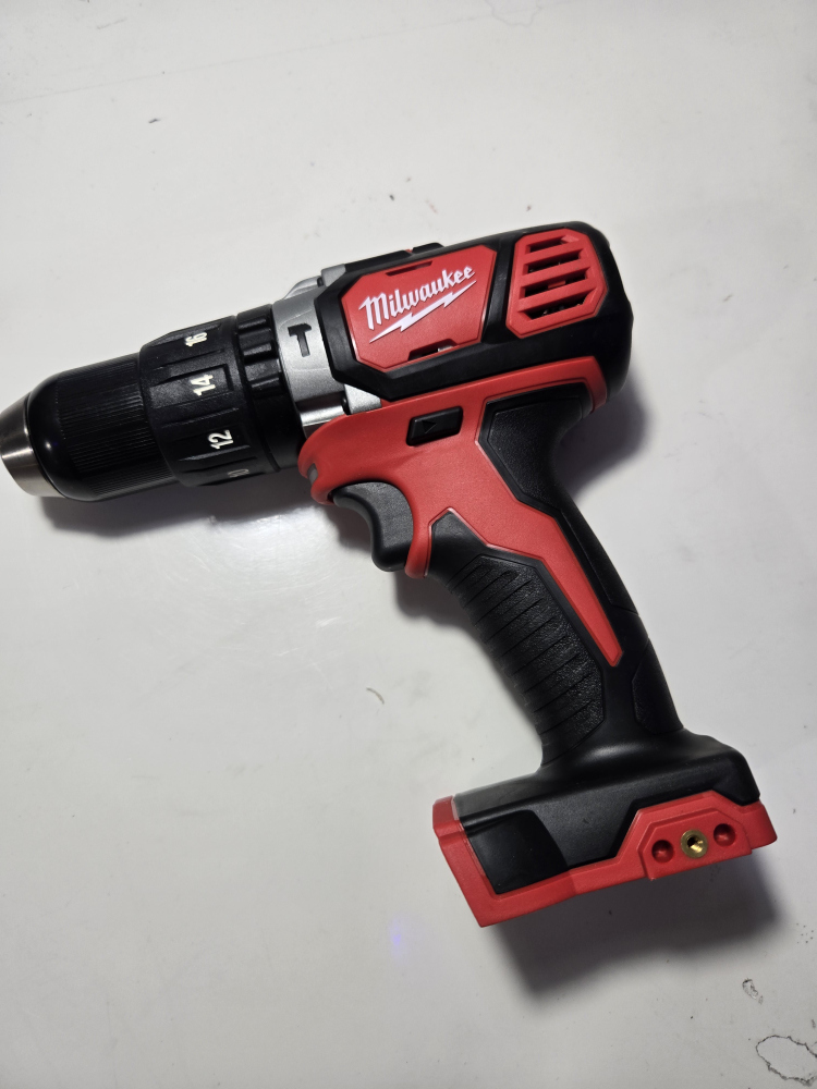 Milwaukee M18 4-Tool Combo Kit with 2 Batteries and Charger - photo 4