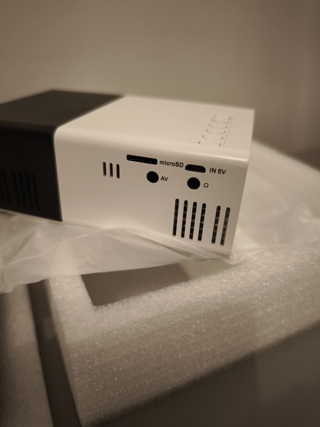 Mini Portable Projector with Remote - photo 3