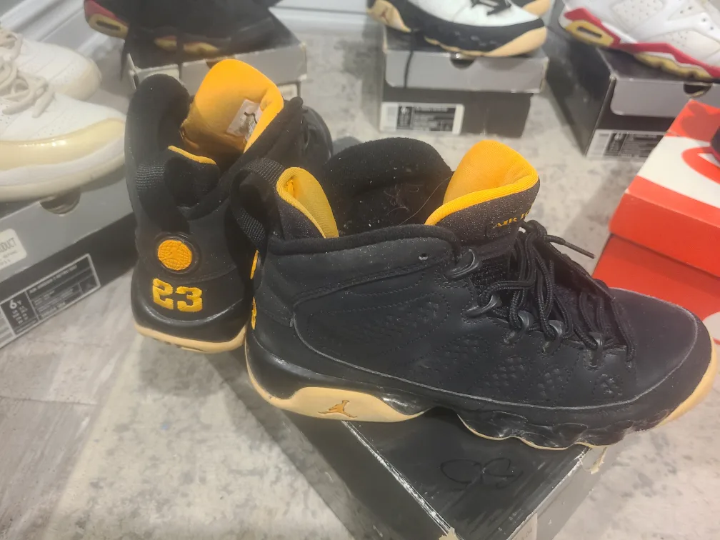 🇨🇦 Jordan's Ugg Nike Adidas Timberland bundle - size 6 image indicator(6)