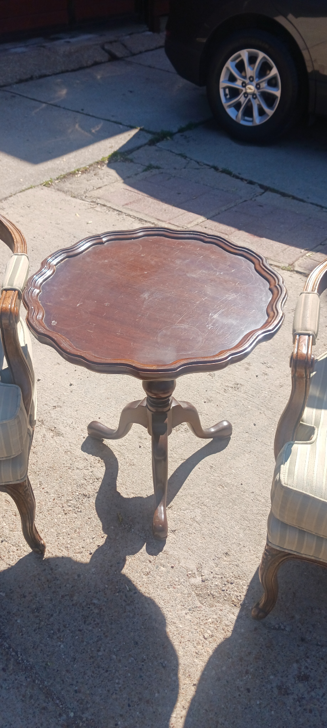 Pair of Armchairs with Matching Side Table - photo 3