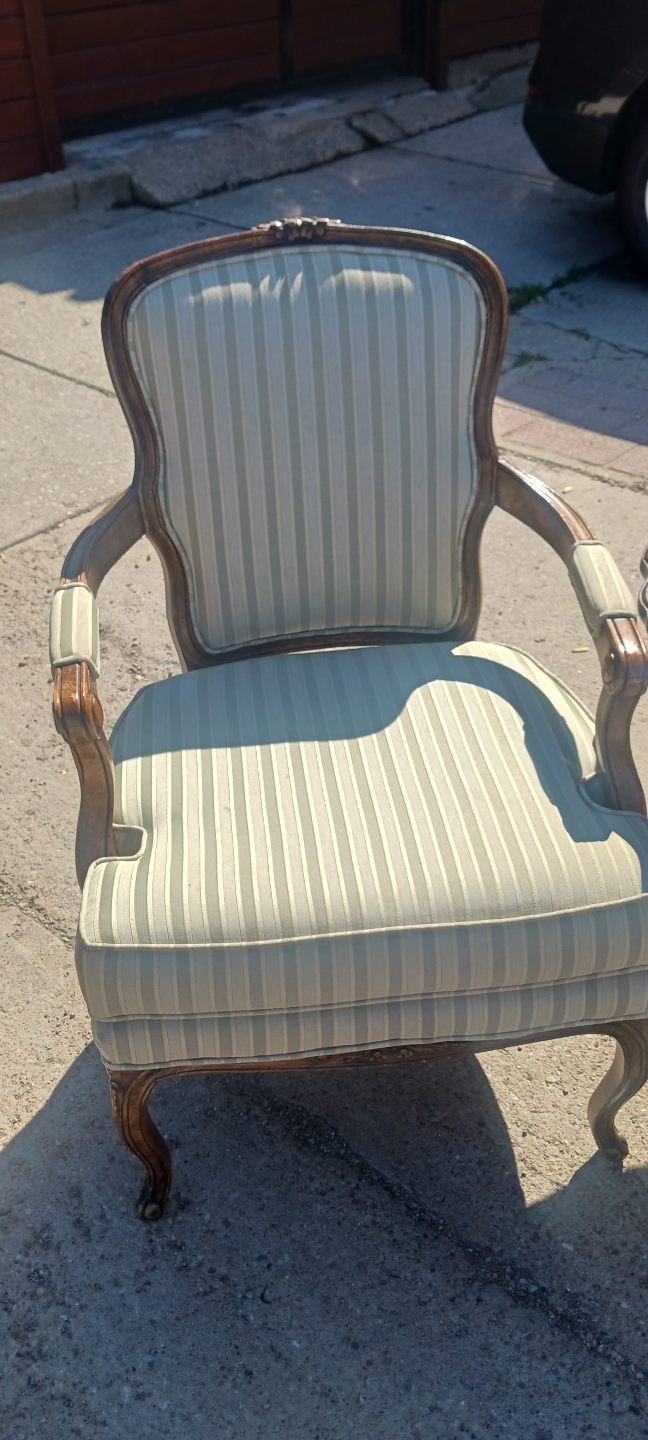 Pair of Armchairs with Matching Side Table - photo 4