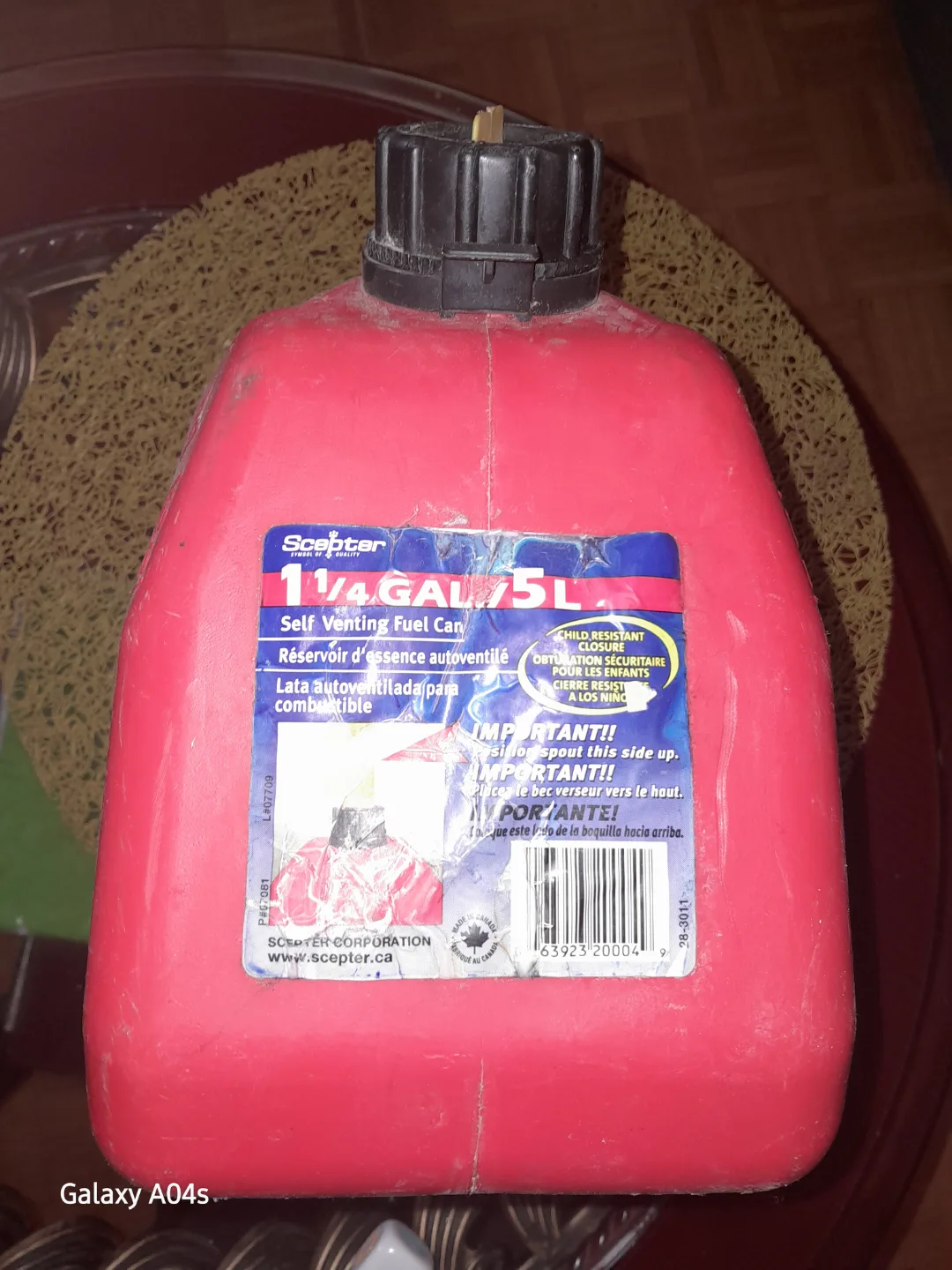 Scepter 1 1/4 Gallon/5L Red Fuel Can image indicator(3)