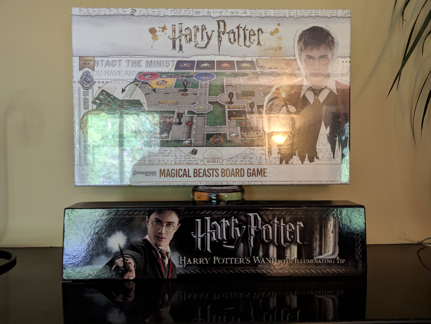 Harry Potter Fans! A light-up wand + brand new board game! - photo 2