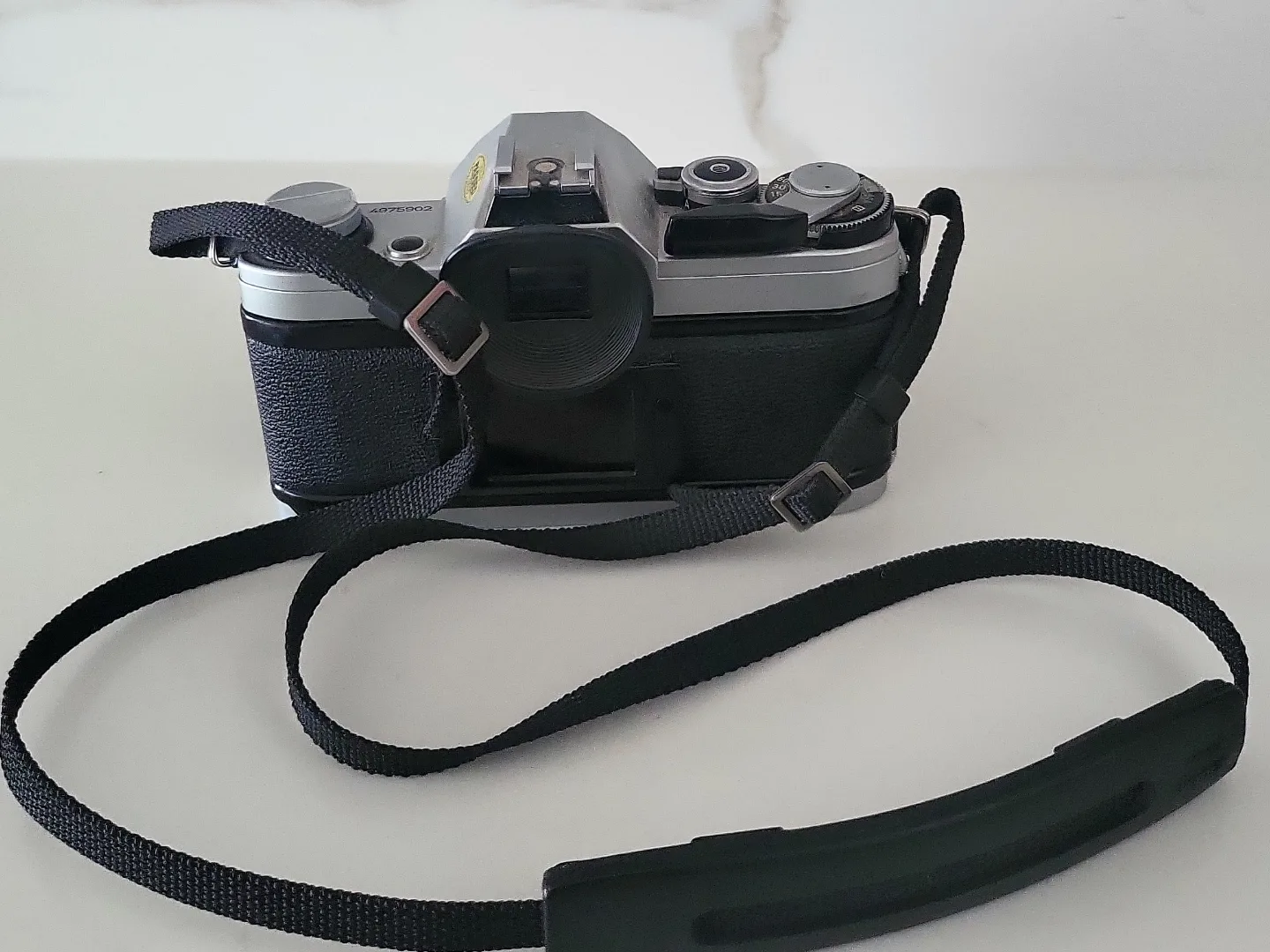 Vintage Canon AE-1 35mm Film Camera. With original  strap image indicator(4)