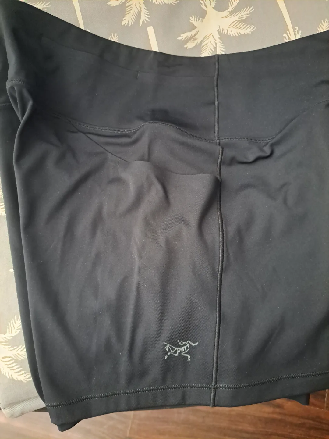 Arcteryx Essent High Rise Utility Short 8in SIZE 14 image indicator(2)