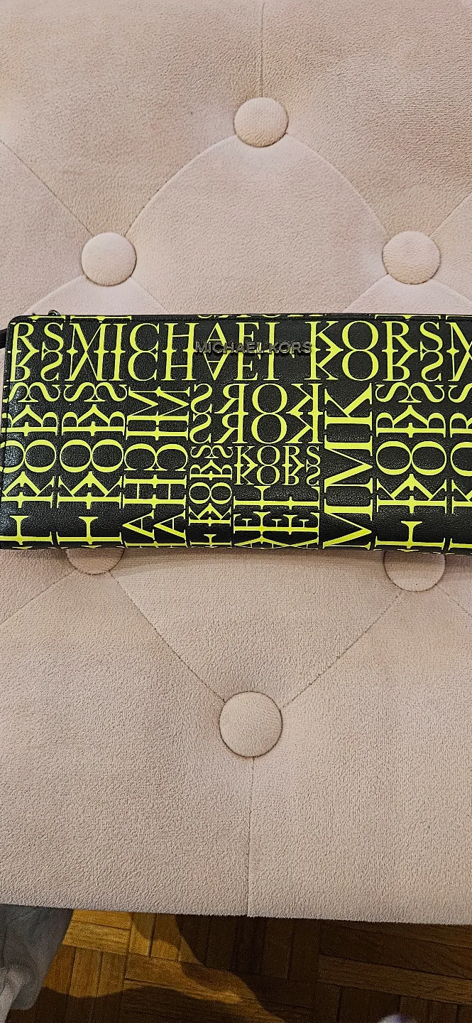 Set of Michael Kors Large Tote Bag + Matching Wallet image indicator(6)