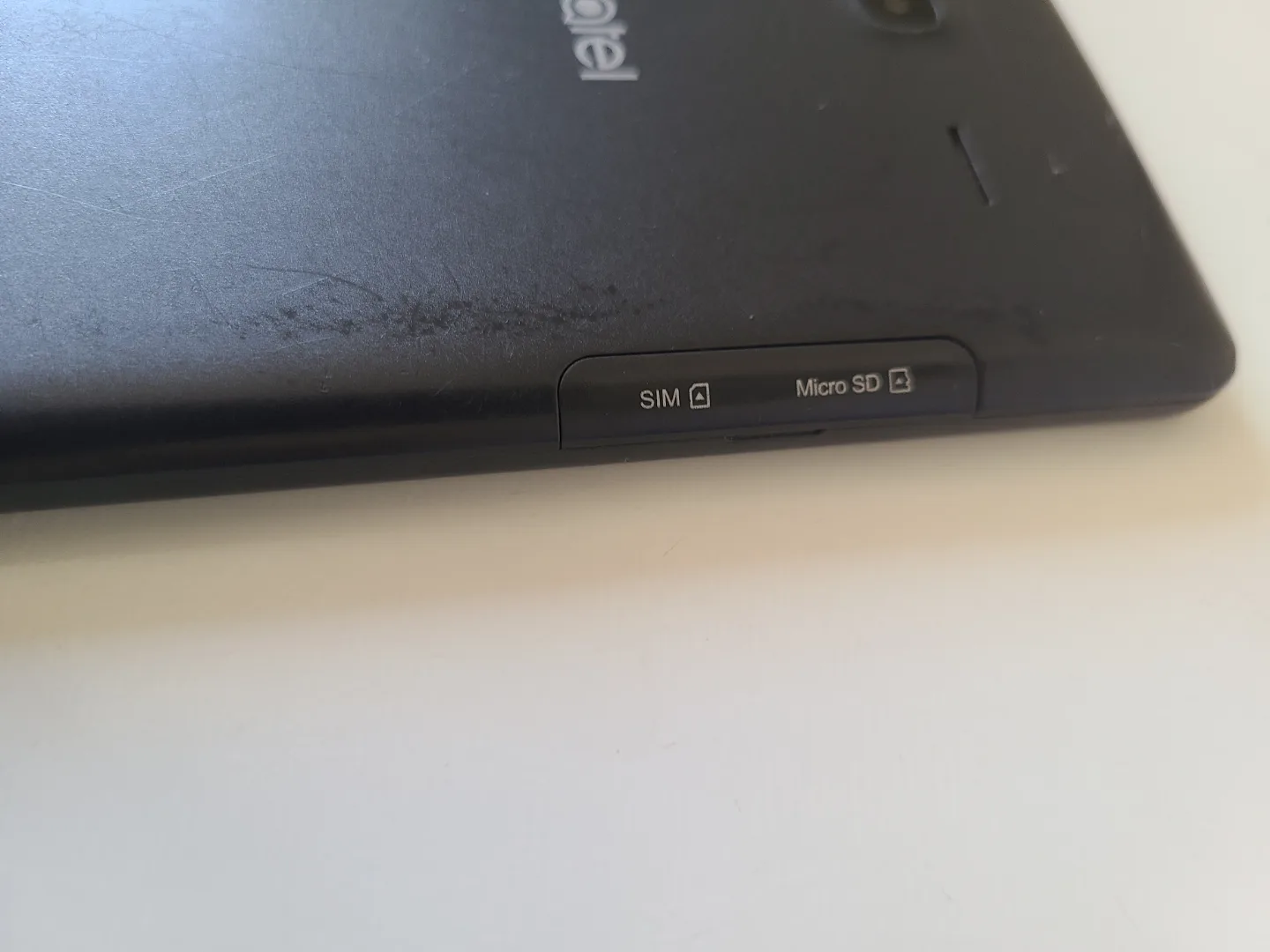 Alcatel 9015B 8GB Android Tablet Working – Cracked Back Corner image indicator(4)