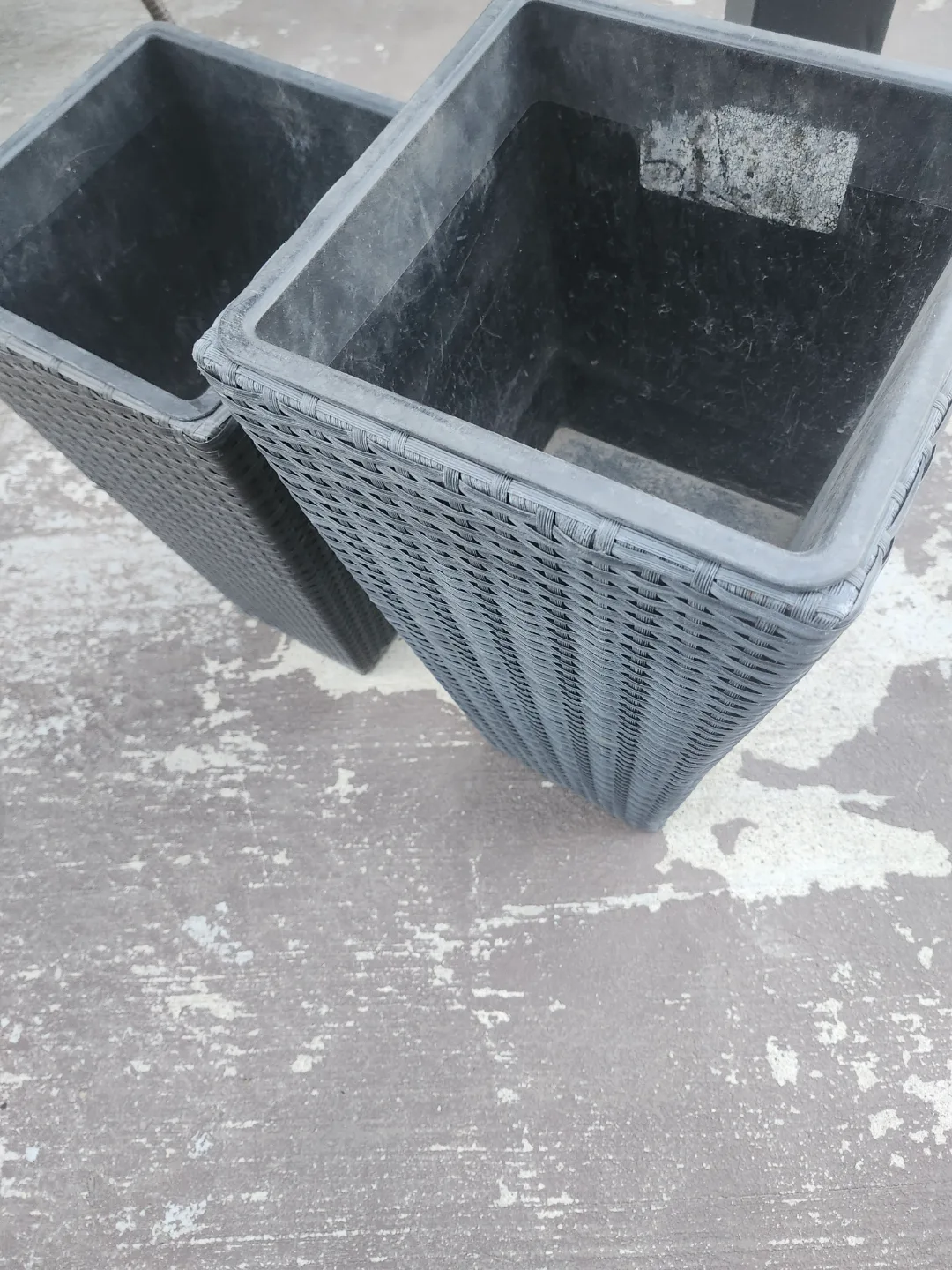 Set of Two Resin Wicker Planters image indicator(3)