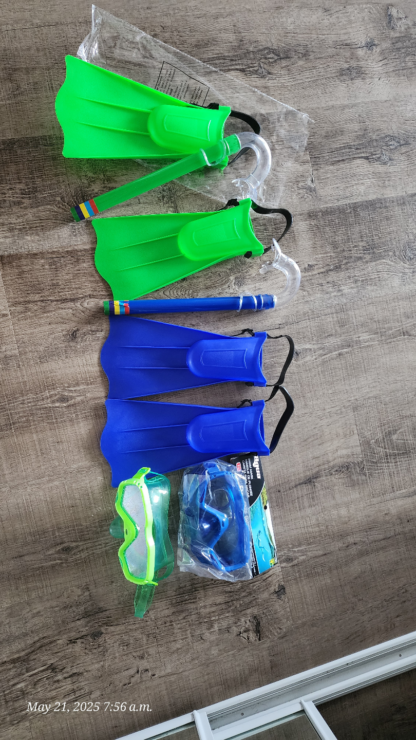 brand new Kids' Snorkelling Set - Fins, Mask & Snorkel