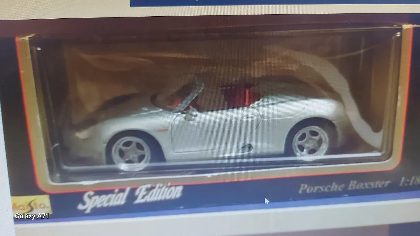 Collectible 1:18 Scale Die-Cast Model Cars - Lot of 7 image indicator(5)