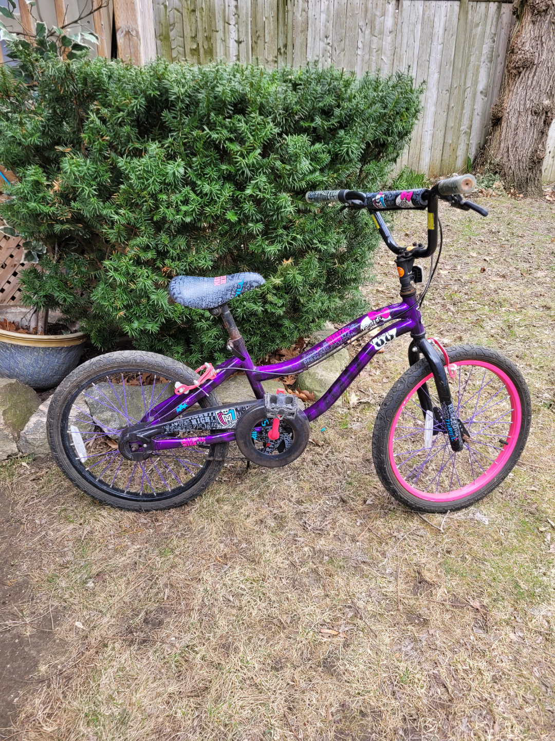 Girls' Huffy 20-inch Purple Bike - photo 2