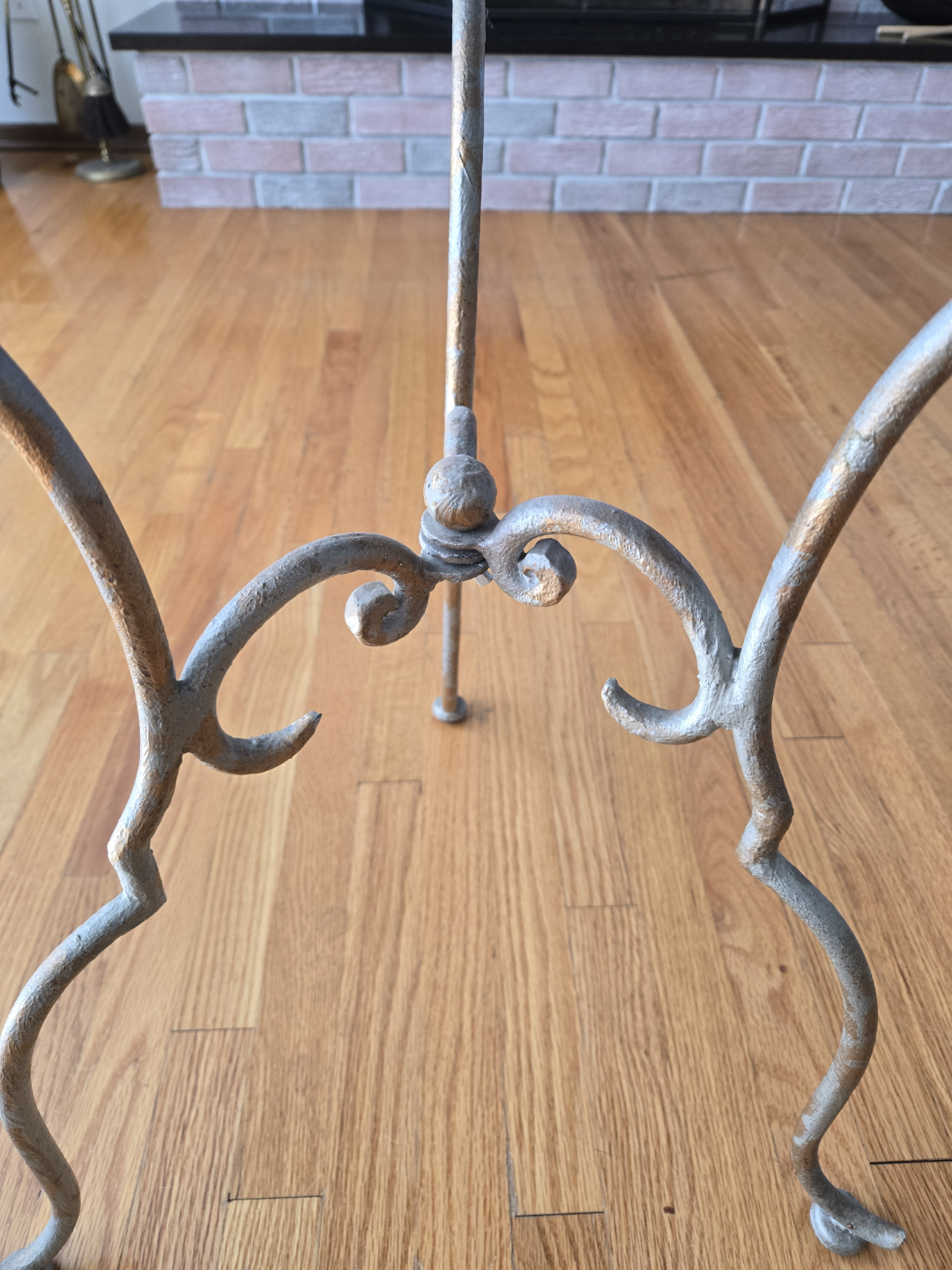 Ornate Round Accent Table - photo 4
