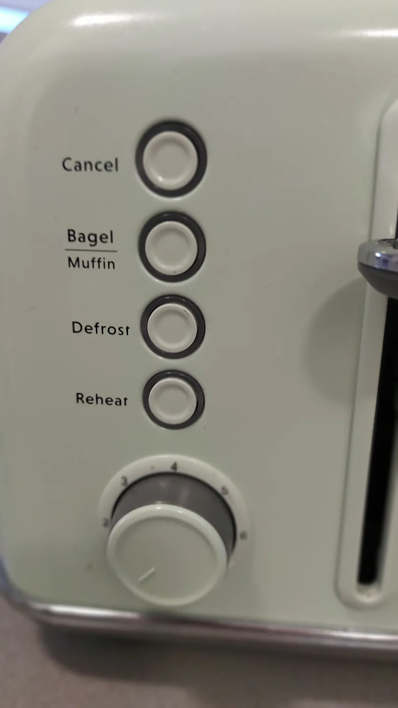 Buydeem 4 slice toaster, like new in green image indicator(3)