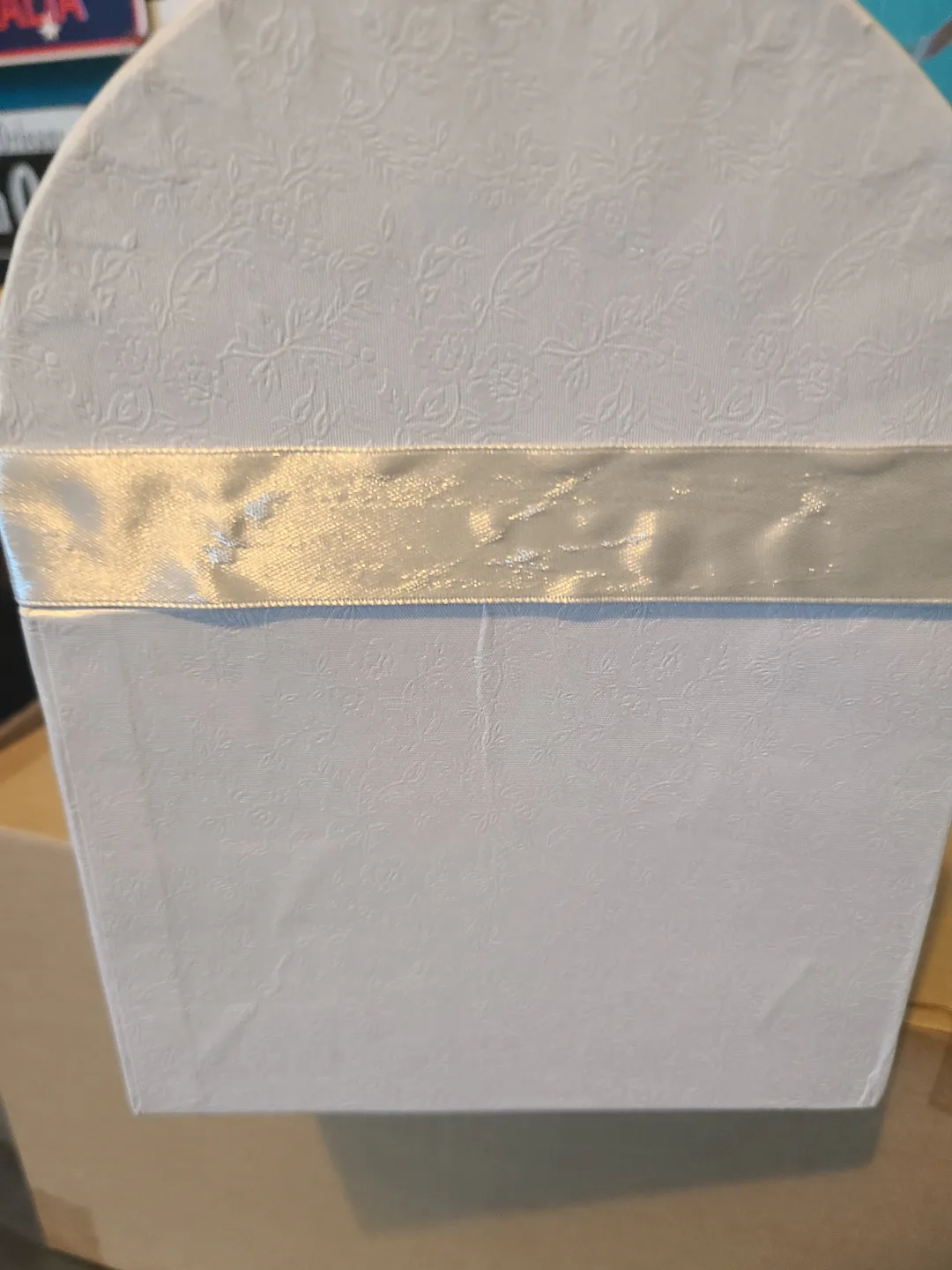 White Wedding Favor Box with Rhinestone Bow image indicator(2)