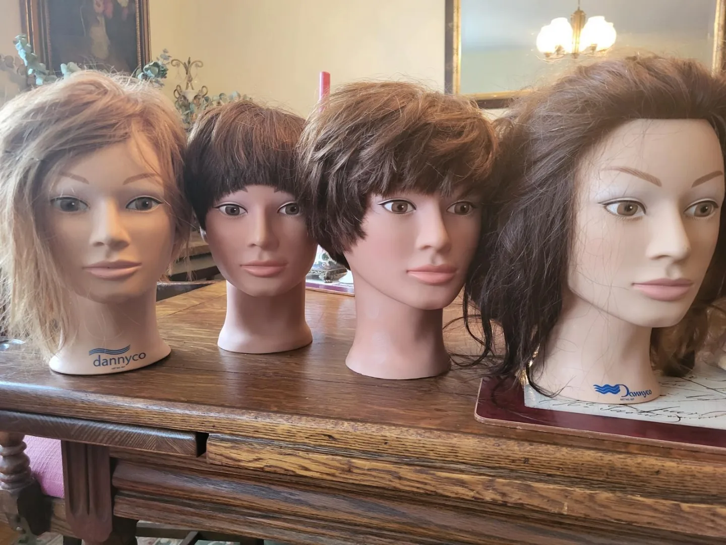 5 Mannequin heads image indicator(3)