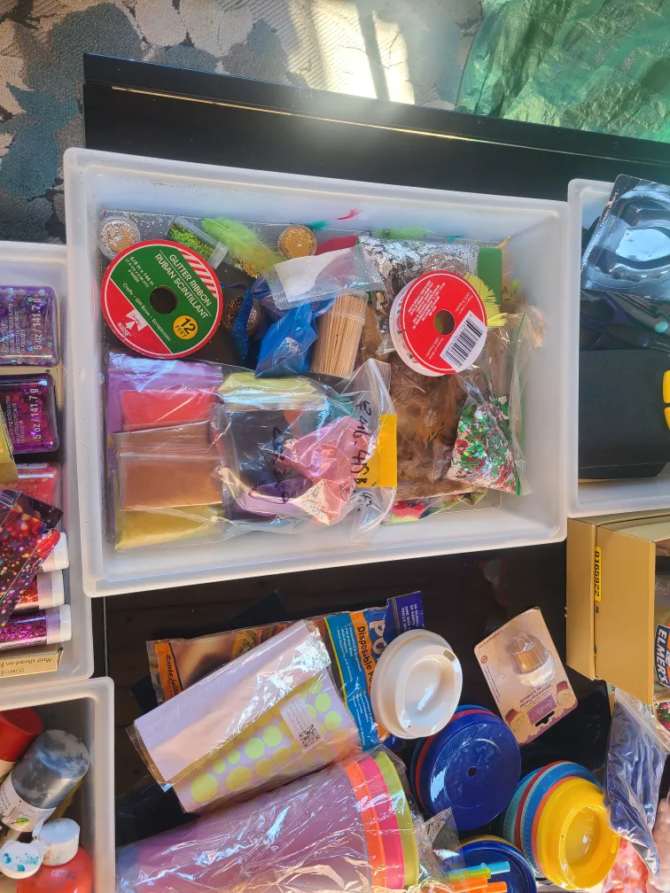 🇨🇦 Art and craft supplies, some used, some new- all for 50$ image indicator(9)