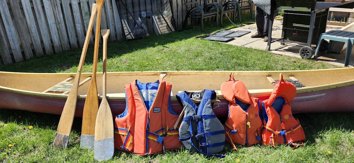 15.5 ft Fibreglass canoe with paddles and life jackets