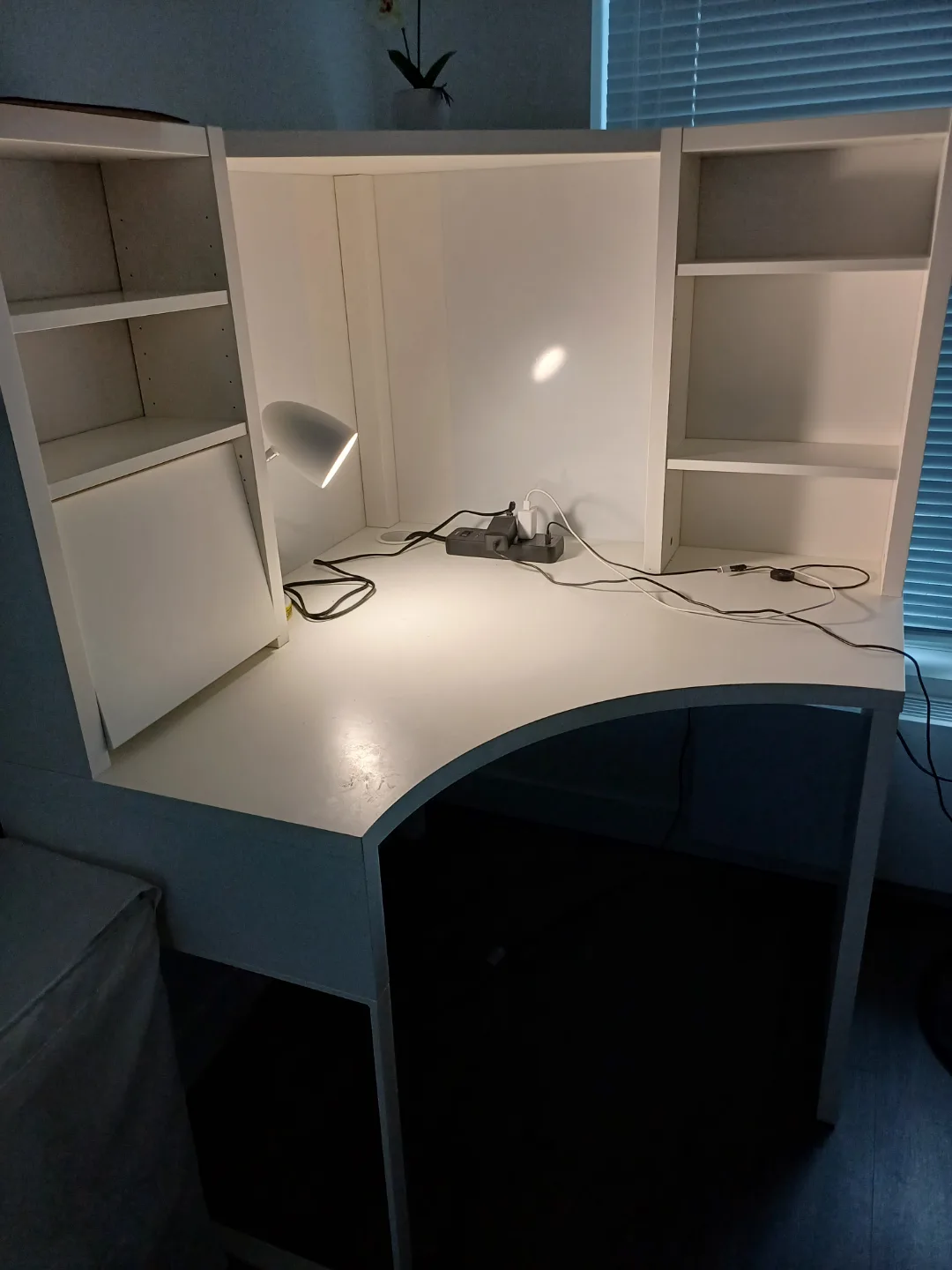 White Corner Desk with Built-in Shelves thumbnail