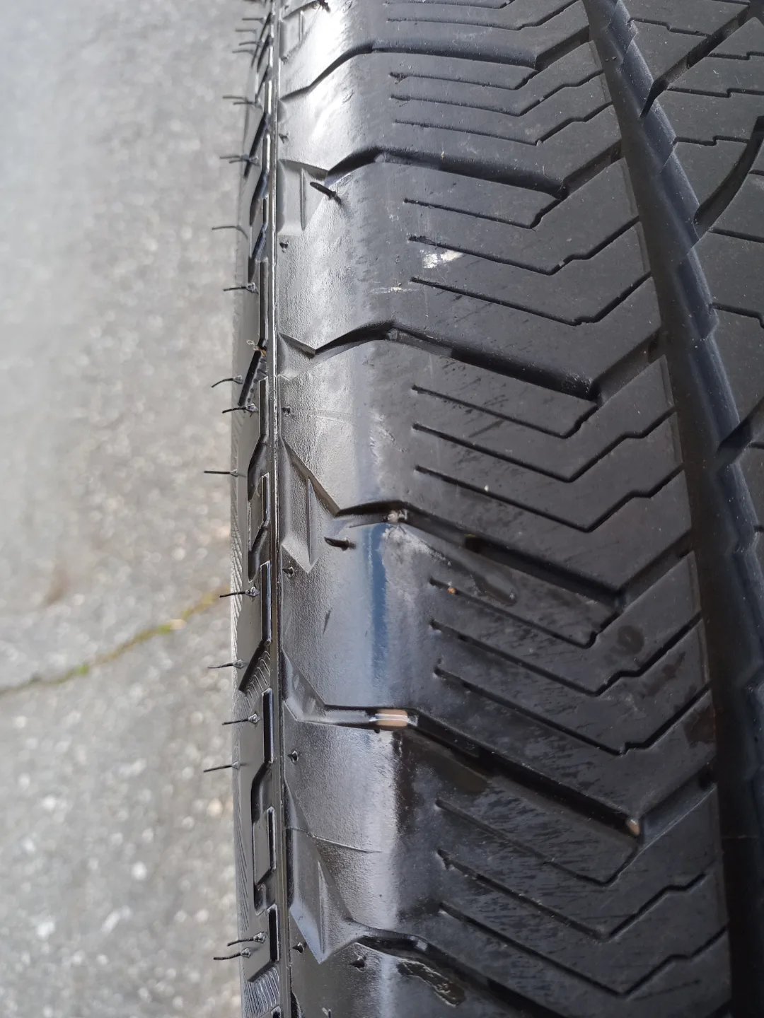 Hankook Dynapro AT2 275/60R20 Tires - Set of Four image indicator(6)