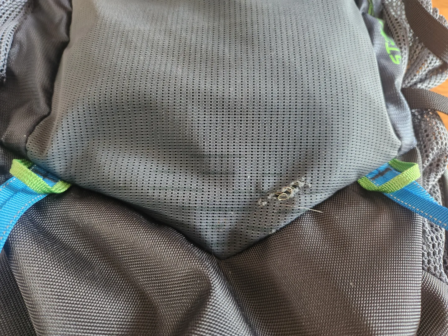 (Unused) Gregory Stout 30 Hiking Backpack image indicator(9)