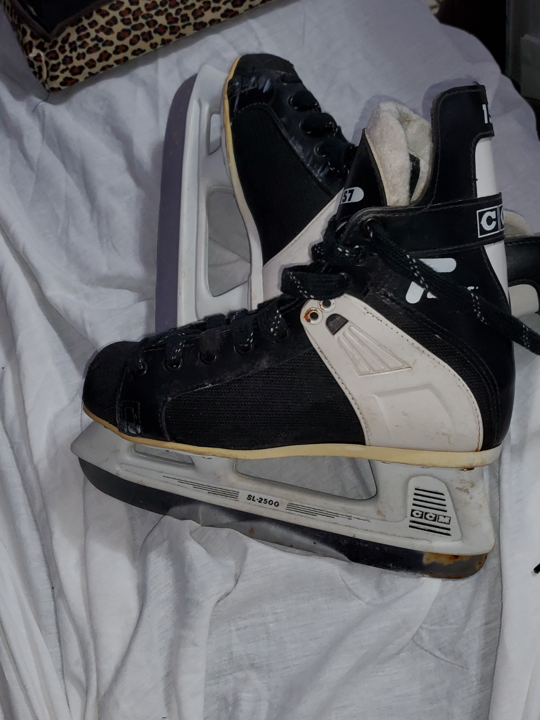 CCM Ice Skates Size 6 (2 pairs) - photo 3