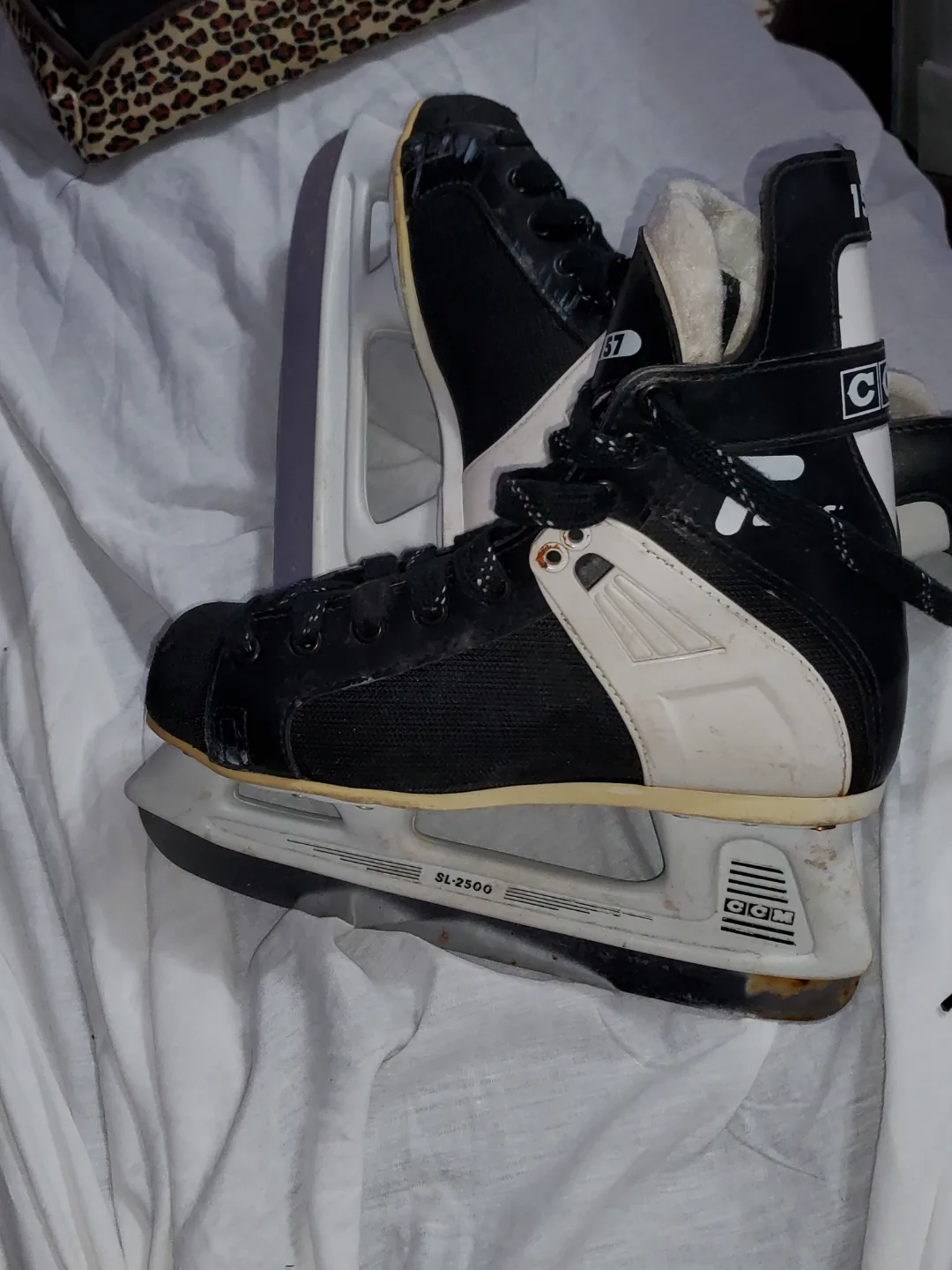 CCM Ice Skates Size 6 (2 pairs) image indicator(3)