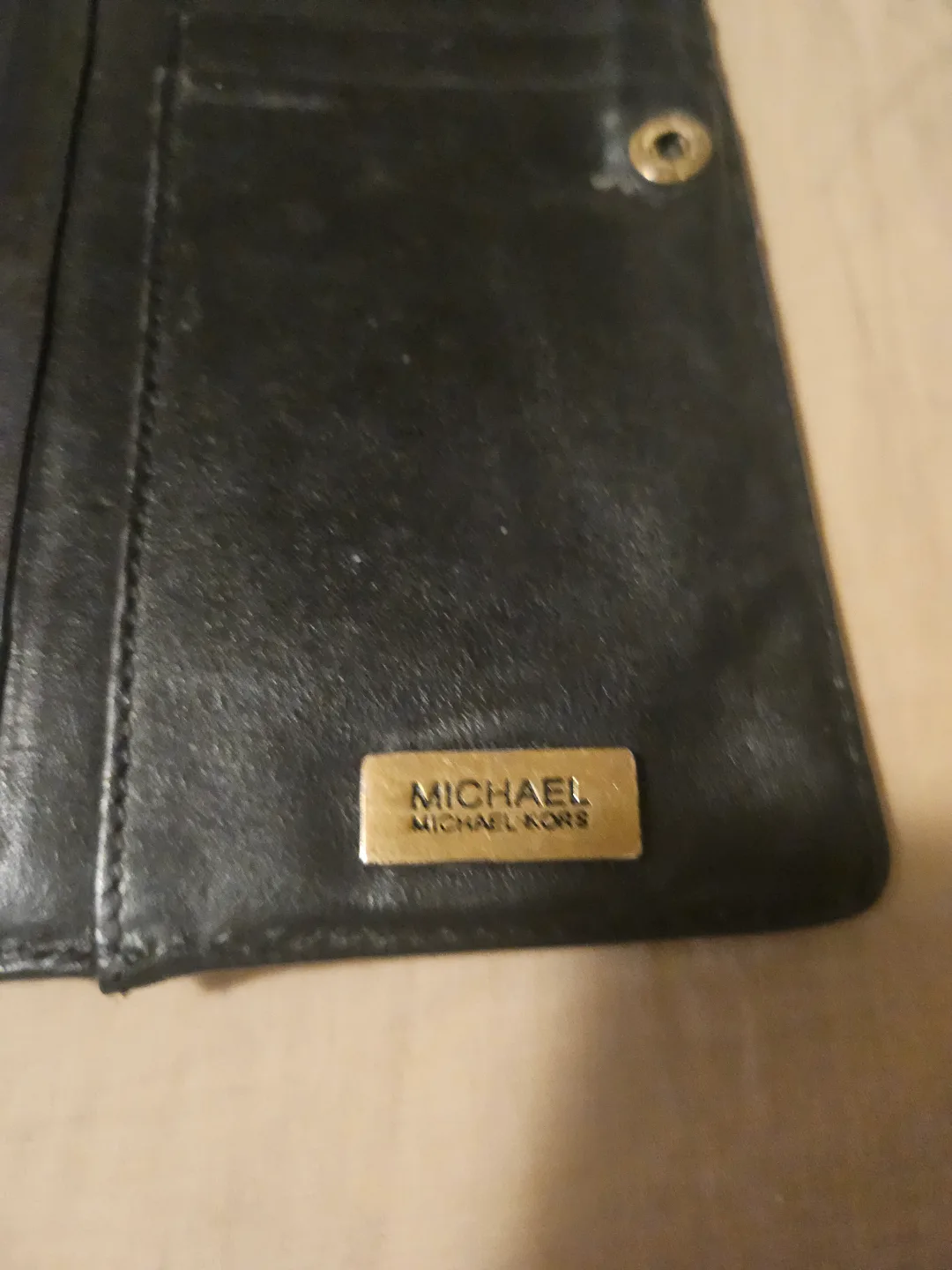 Michael Kors Leather women's wallet image indicator(4)