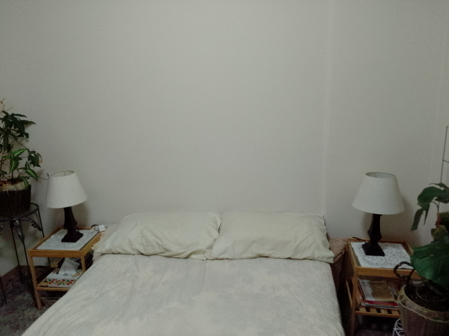 Pair of Bedside Lamps with Cream Shades - photo 3