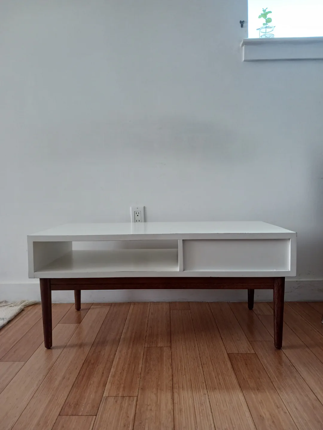 White Mid-Century Modern Nightstand and Coffee Table Set image indicator(9)