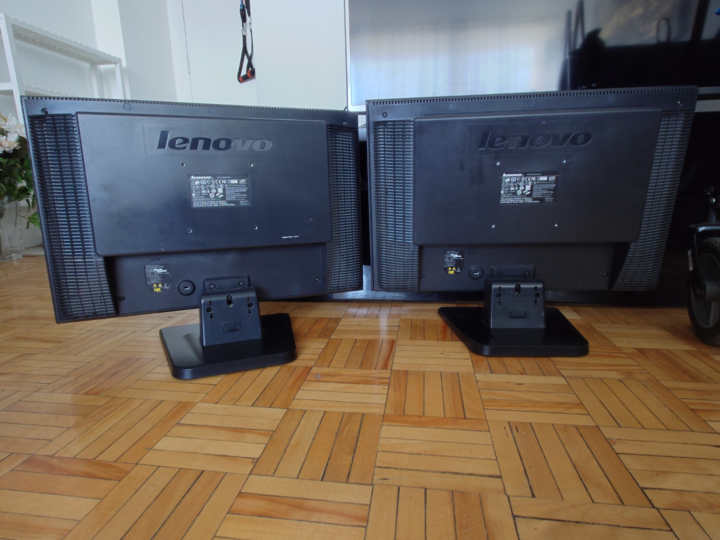 Pair of Lenovo 22-inch LCD Monitors - photo 5