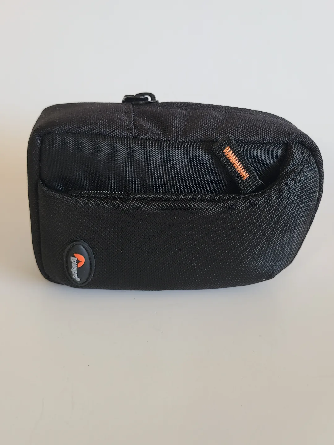 Lowepro Compact Camera Case – Durable and lightweight image indicator(4)