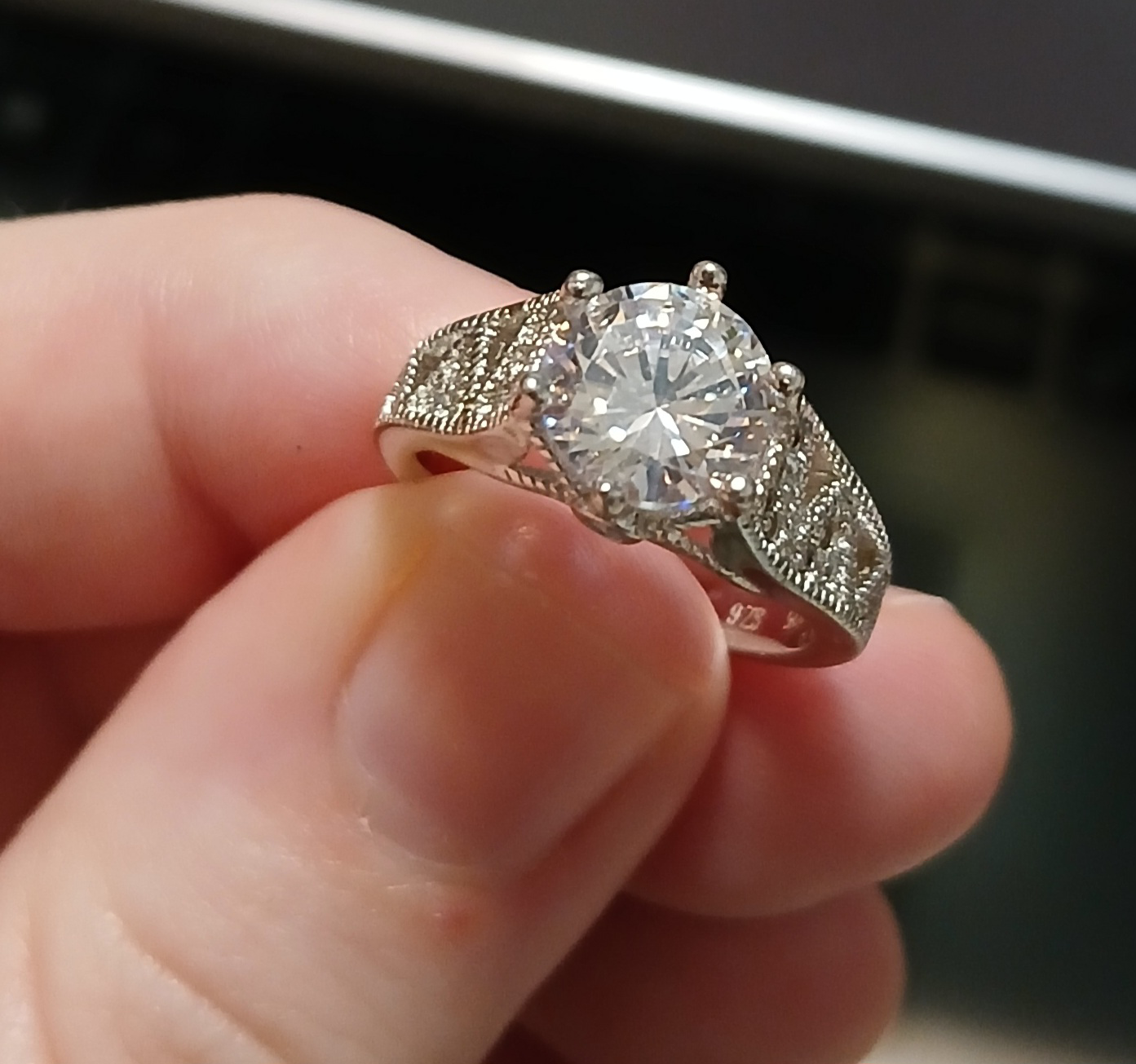 Stunning Cubic Zirconia Ring - photo 2