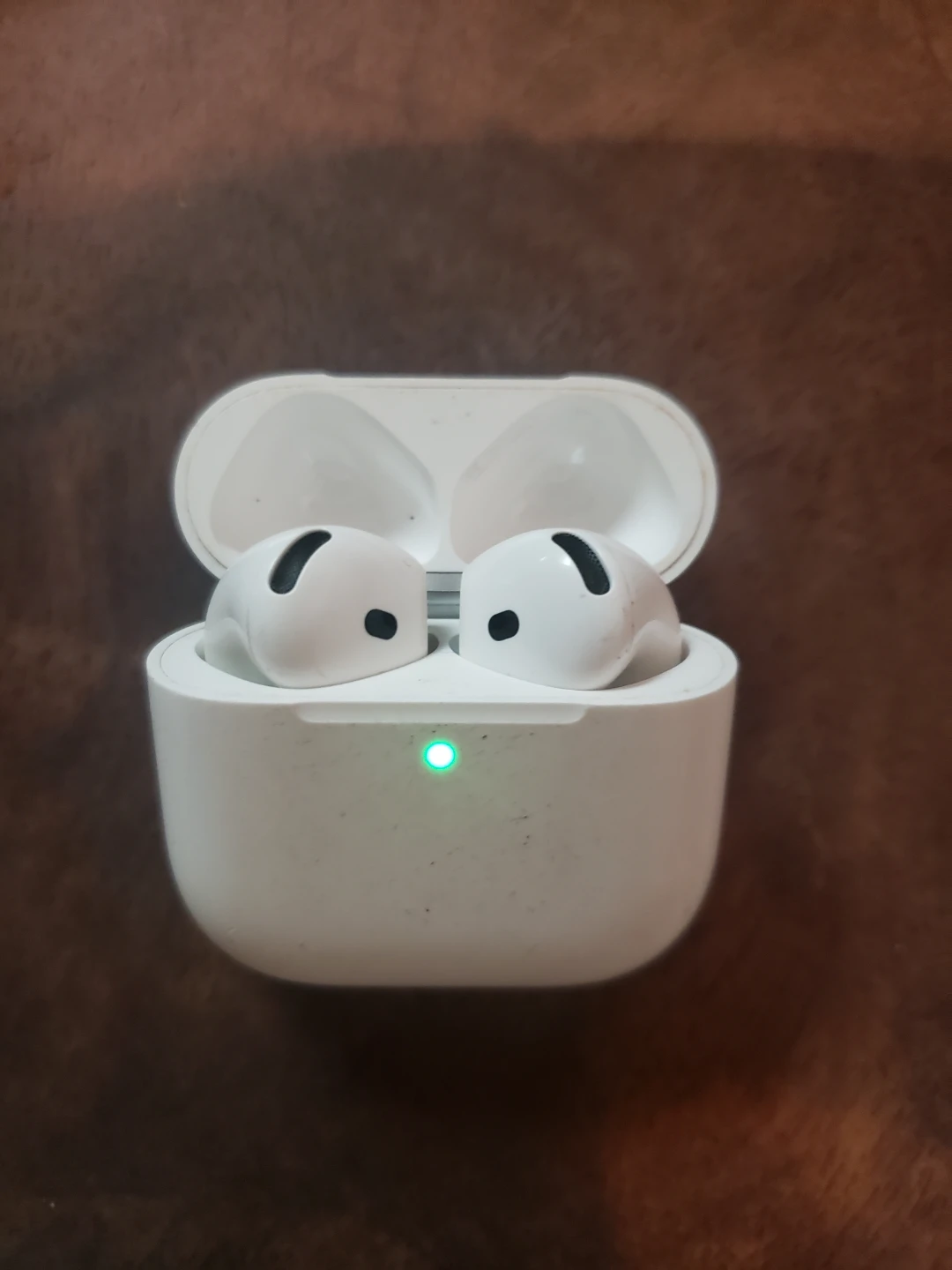 Apple AirPods 4 with Charging Case