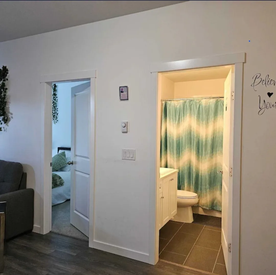 Nightly Stay - Newton (private room + WR) image indicator(4)