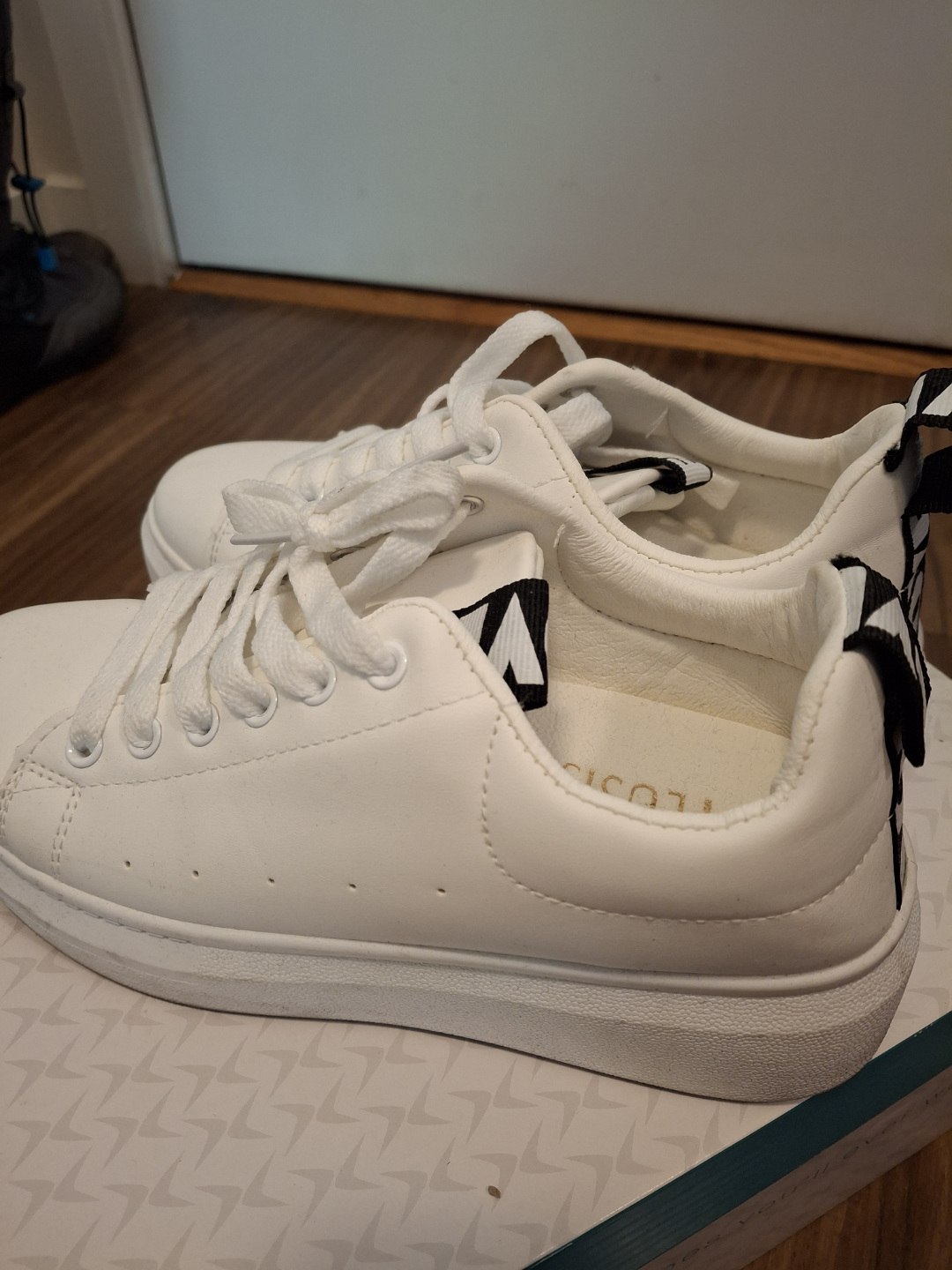 White platform sneakers with LOVE detail - photo 2