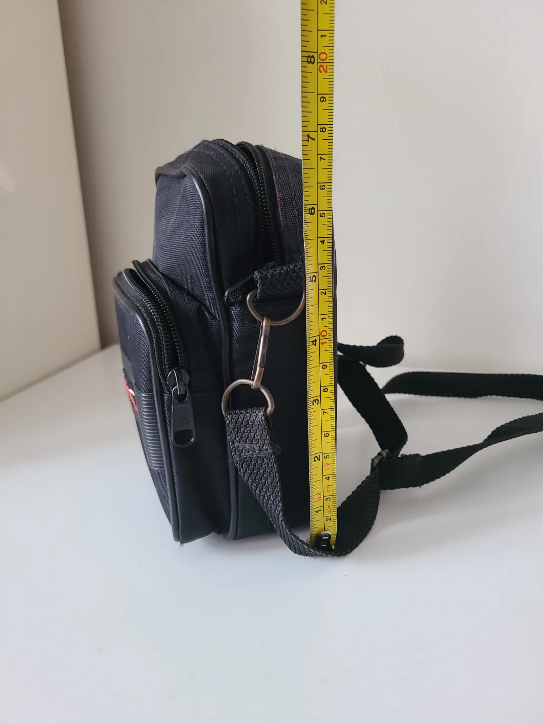 Hama Black Camera Bag - Compact Shoulder Bag with Strap image indicator(5)