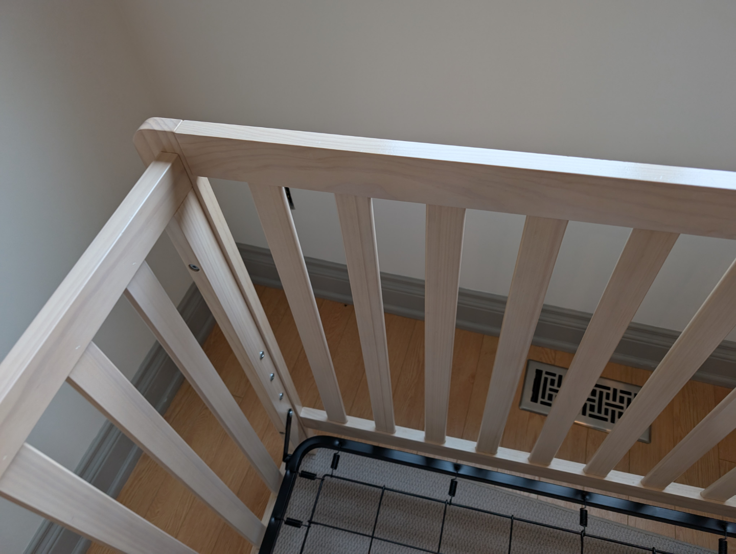 Wooden Baby Crib with toddler rail (DaVinci brand) - photo 4
